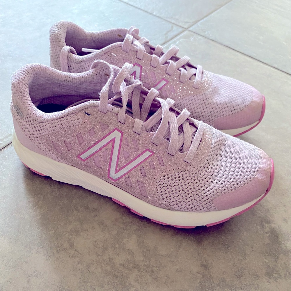Worn twice! New Balance Kids Fuel Core Shoes YPURGOG, Pink, 3Y